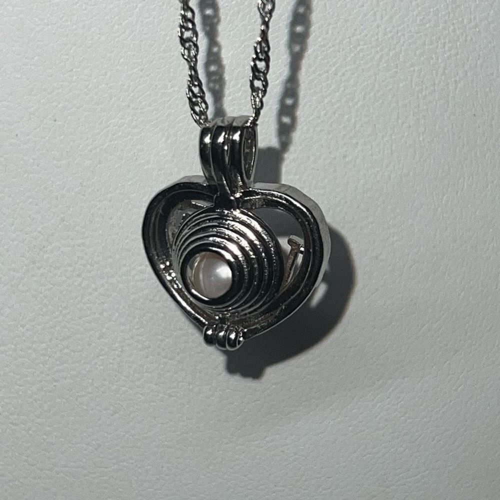Vintage 18K Gold Plated Wish Oyster Pearl “Love” Heart Necklace - Picture 8 of 9